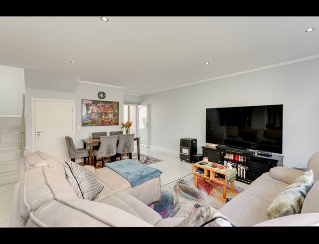 3 BEDROOM TOWNHOUSE FOR SALE IN BRYANSTON